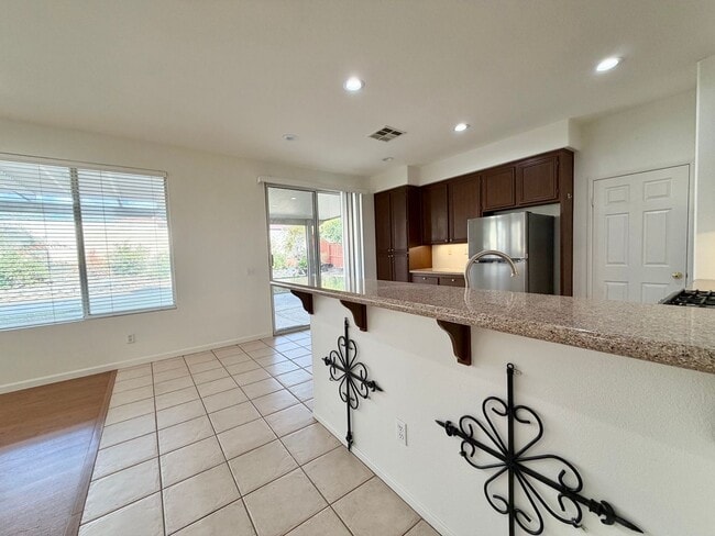 Building Photo - Spacious Oak Creek Cul-de-Sac Home with 5 Bedrooms & 3-Car Garage