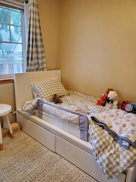 2nd bedroom - 2908 St Paul St