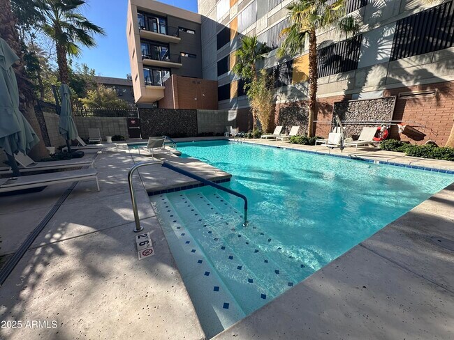 Building Photo - 200 W Portland St