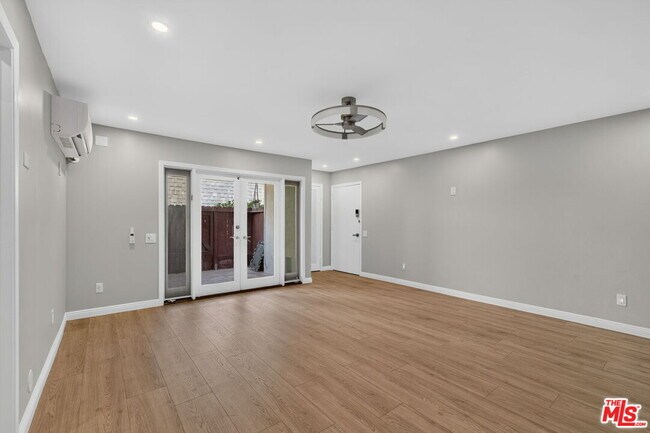 Building Photo - 2418 Graham Ave