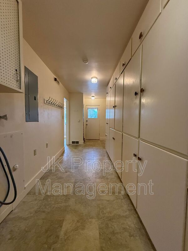 Building Photo - 1726 Alder Dr