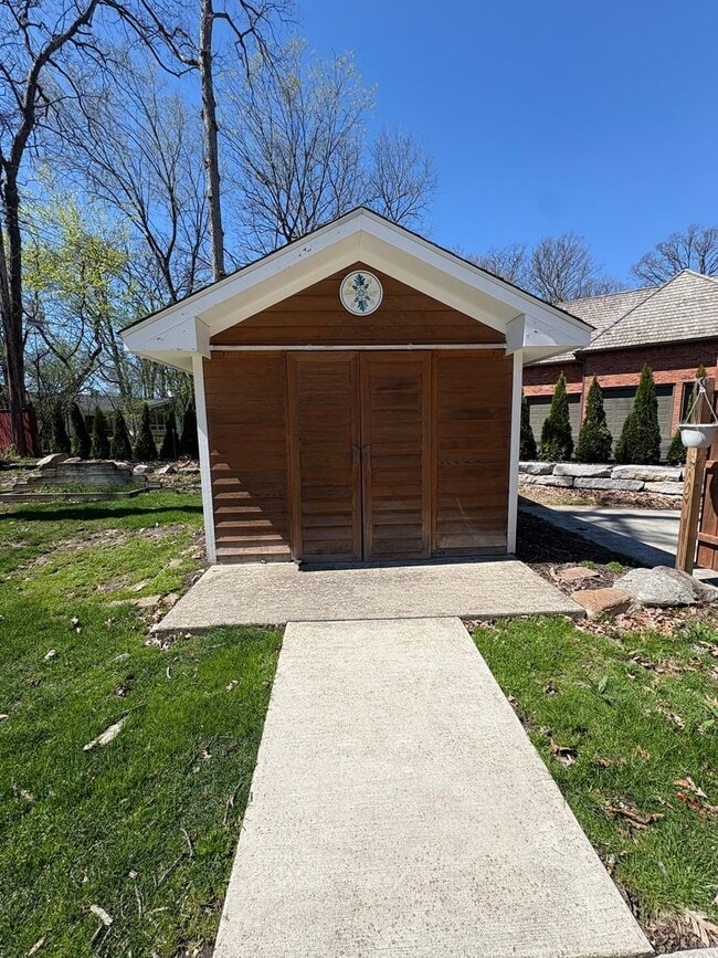Building Photo - 24975 Franklin Park Dr