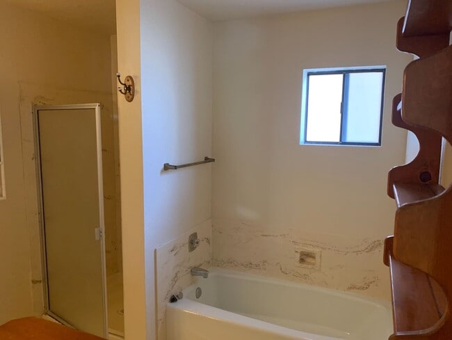 Building Photo - 255-257 Evergreen Ave