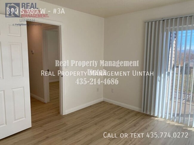 Building Photo - 390 980