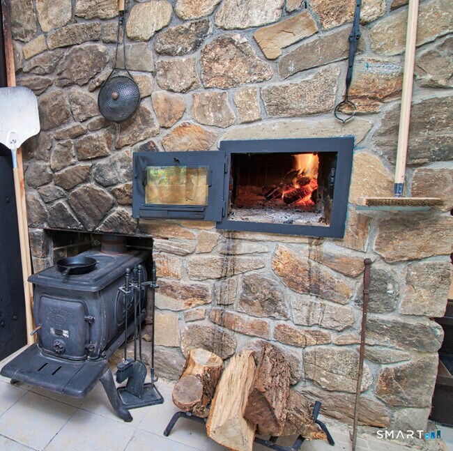 Building Photo - 15 Lower Rd