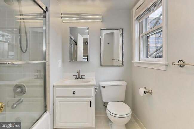 Building Photo - 1024 N Monroe St