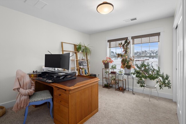 Building Photo - Stunning luxury rental!