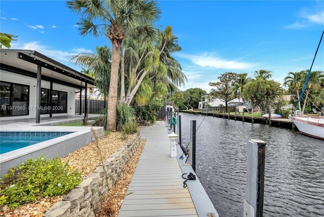 Building Photo - 1608 SW 5th Ct