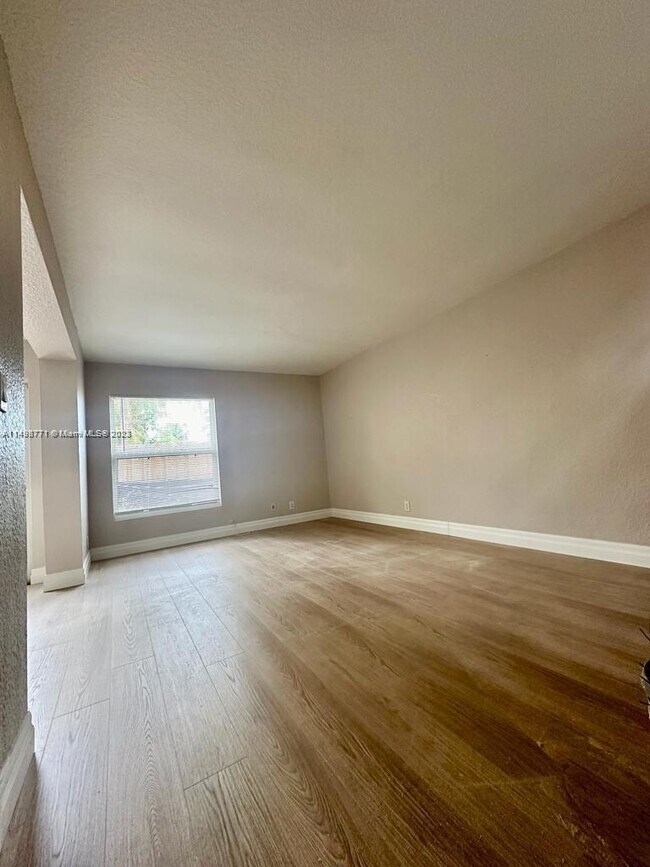 Building Photo - 622 SW 1st St