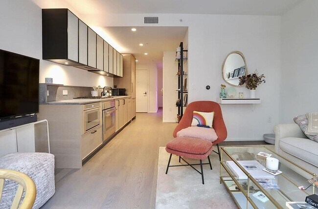 Building Photo - 1425 Hudson St