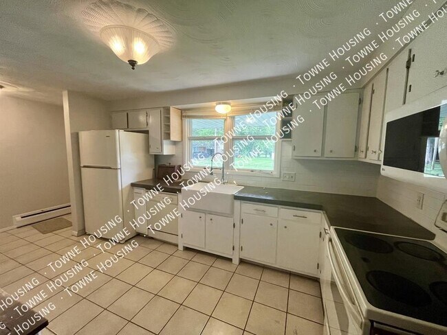 Building Photo - 493 Northfield Dr