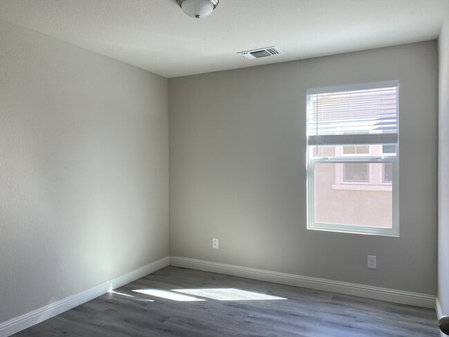 Building Photo - 220 Uccello Way