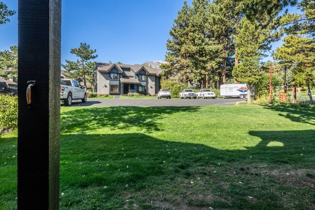 Building Photo - Spacious Snowcreek III Condo – Winter Rental