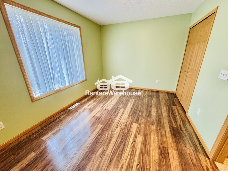 Building Photo - 6808 Meadow Grass Ln S
