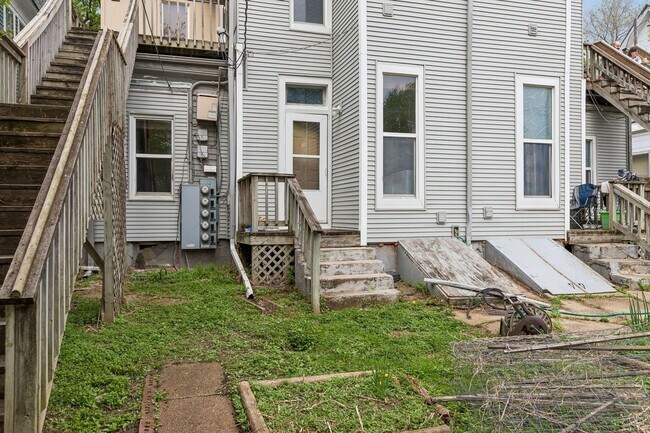 Building Photo - 2 Bedroom In Field Club!!