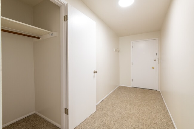 Building Photo - 569 Lee St