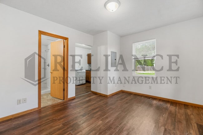 Building Photo - 2147 N Park Pl