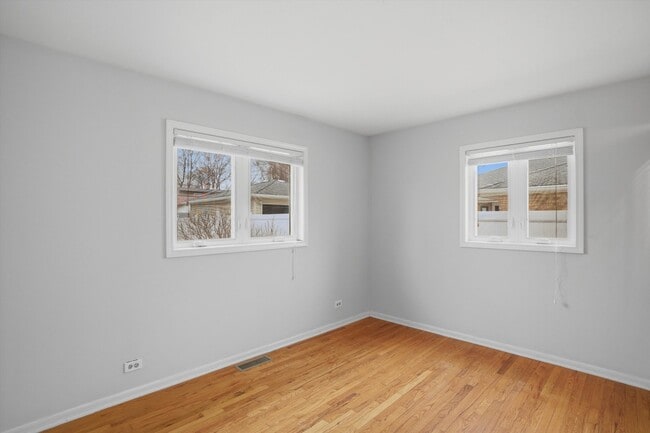 Building Photo - 8912 Windsor Ln