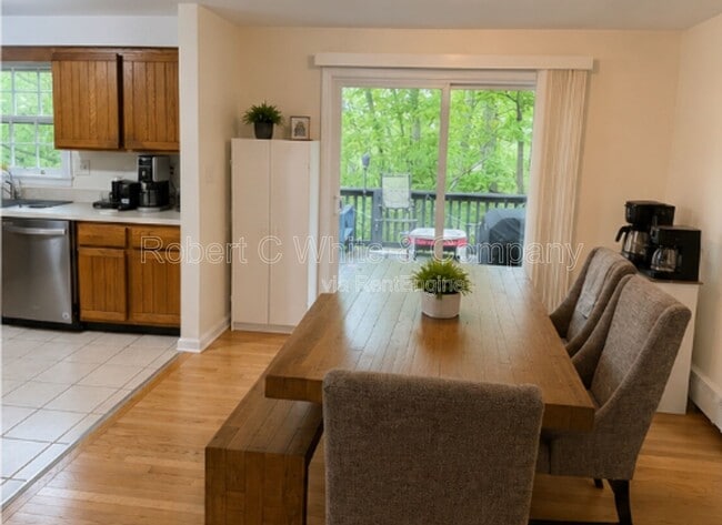 Building Photo - 331 Knob Hill Dr