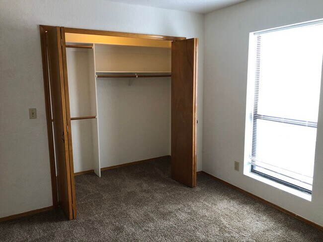 Building Photo - Cute 2 Bedroom Home w/ Garage Near Golf Course! *HOME IS CURRENTLY OCCUPIED, PLEASE DO NOT DISTUR...