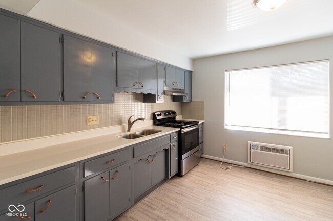 Building Photo - 4835 N Bolton Ave
