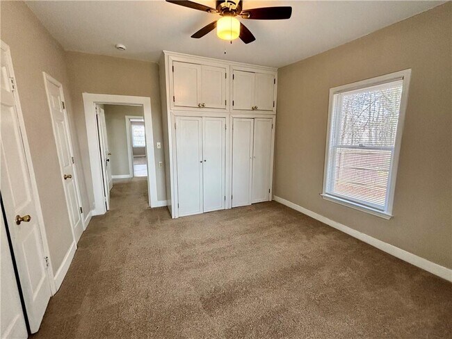 Building Photo - 3302 N Bogan Rd NE