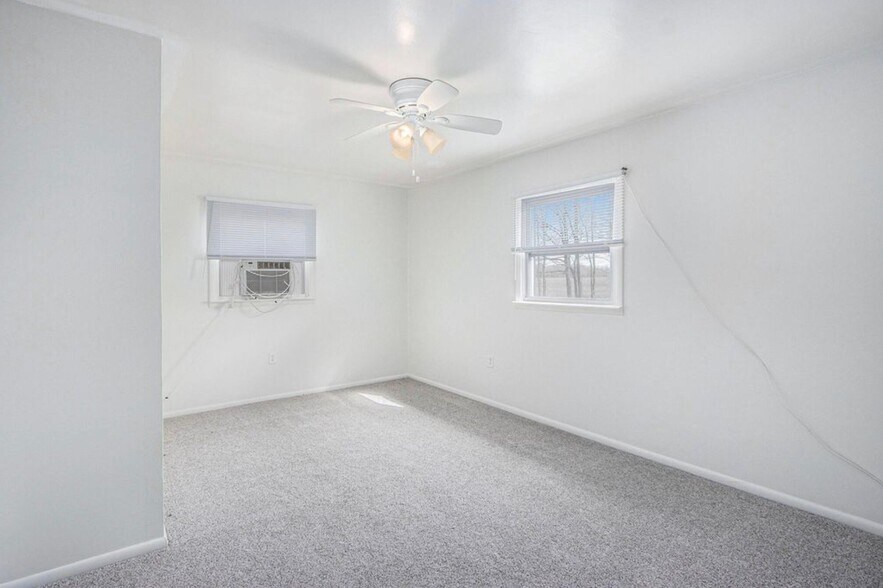 Building Photo - 10477 S Sprinkle Rd