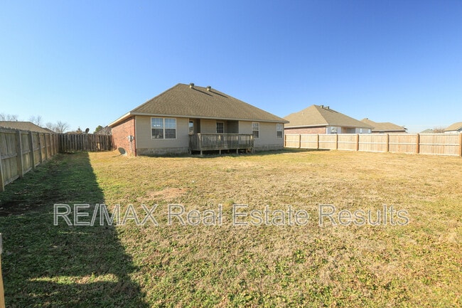 Building Photo - 1592 Hutchinson St