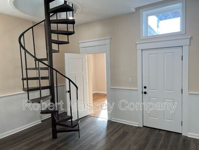 Building Photo - 932 Cherokee Rd