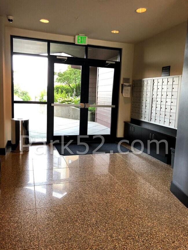 Building Photo - 1 Bedroom Condo in Downtown Tacoma