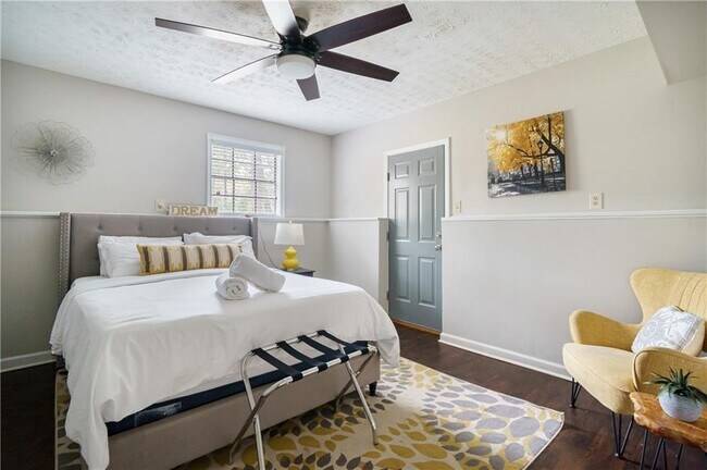 Building Photo - 942 Cadencia Way SW