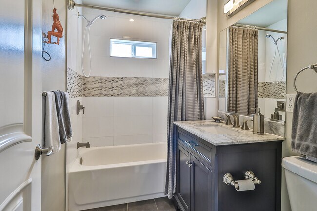 Building Photo - 6027 Comey Ave