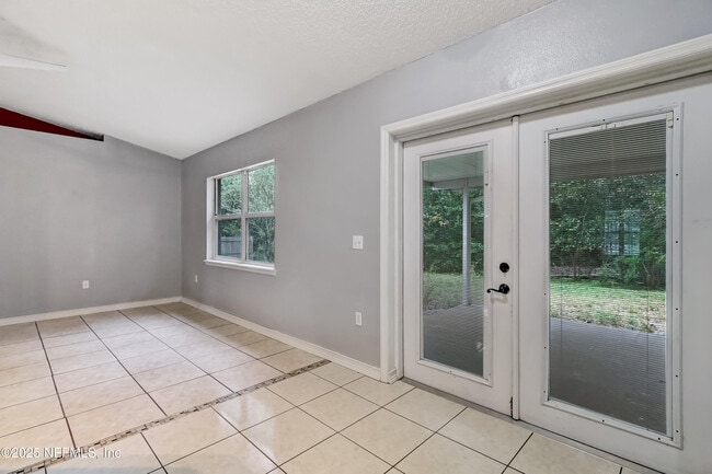 Building Photo - 13002 Viburnum Dr S