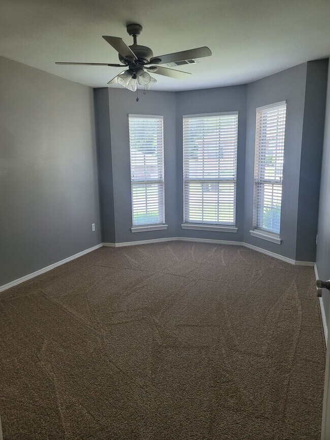 Building Photo - Beautiful 4 Br for Rent in Van Buren!! Com...