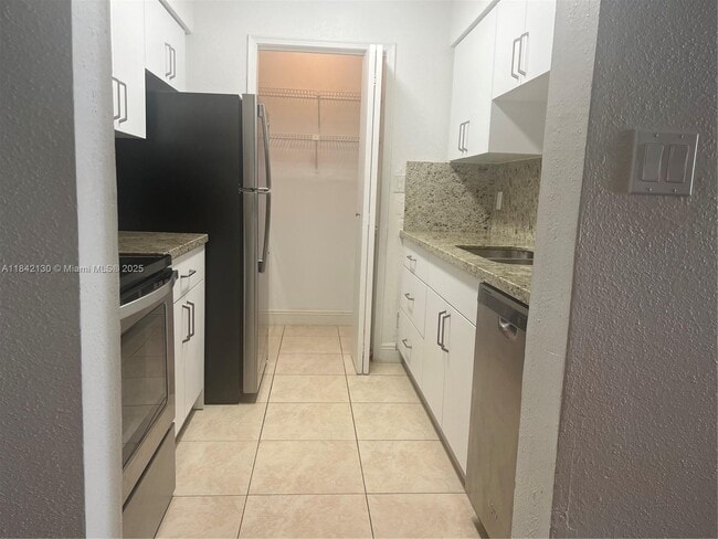 Primary Photo - 949 Riverside Dr