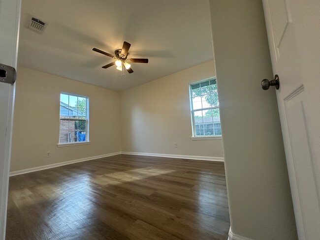 Building Photo - 1517 Bonham Dr