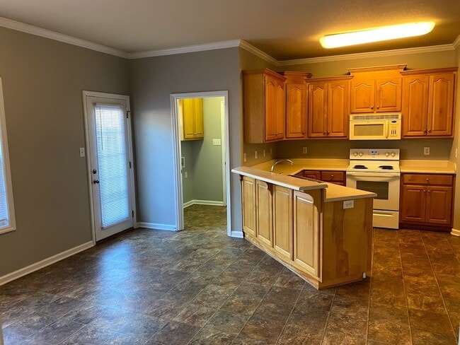 Building Photo - 3514 Choctaw Dr SE