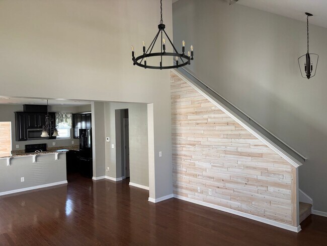 Building Photo - Great 4-Bedroom, 3-Bath
