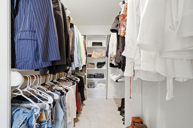 Building Photo - 5610 Court of Lions St