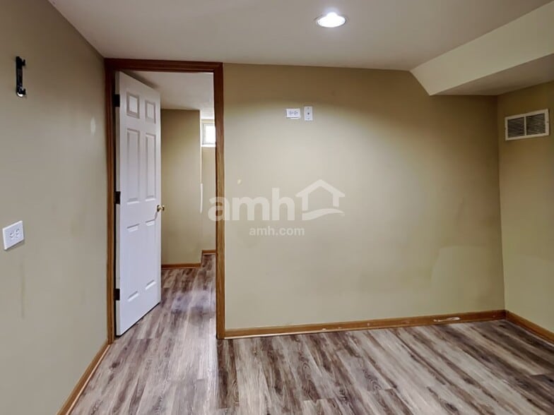 Building Photo - 5785 Chase Run