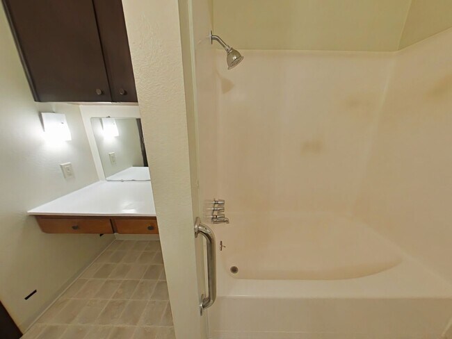 Building Photo - 2 Bedroom Apartment ~ Albany ~ Small Pet F...