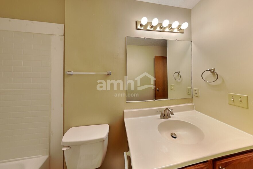 Building Photo - 2759 Beal Dr