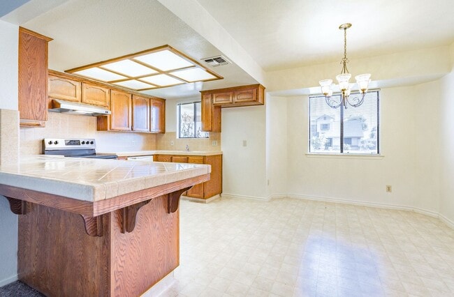Building Photo - Clovis Home for Rent