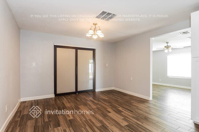 Building Photo - 6102 S Parkside Dr