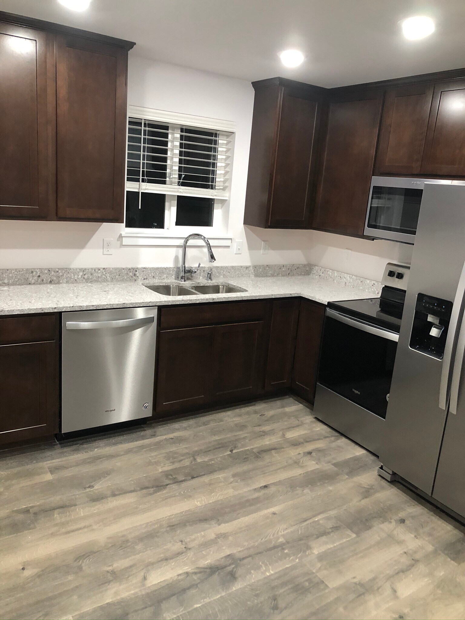 Building Photo - 7411 S Park Ave