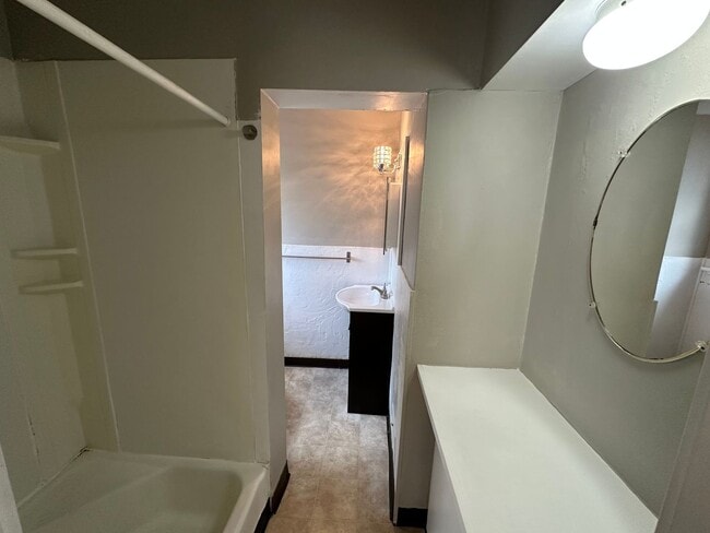 Building Photo - Central Campus OSU Single Family Home with...