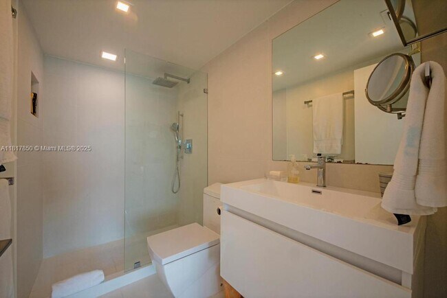Building Photo - 800 Claughton Island Dr