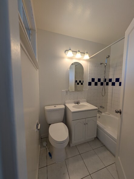 Building Photo - 1032 Gilbert St