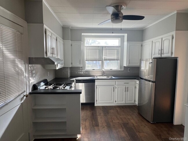 Building Photo - 100 Grant St