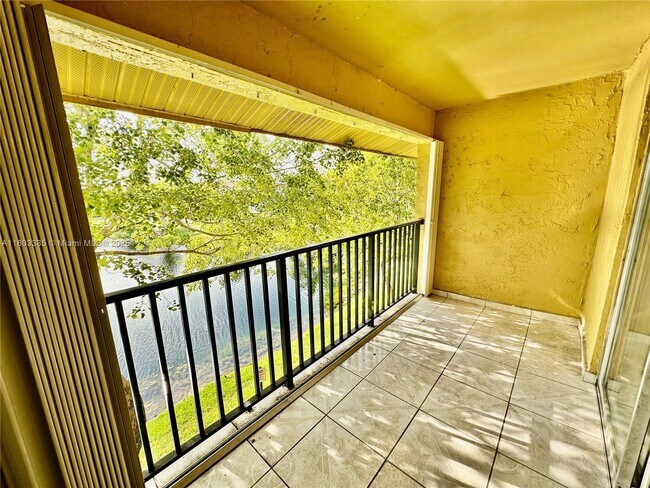 Building Photo - 15430 SW 82nd Ln